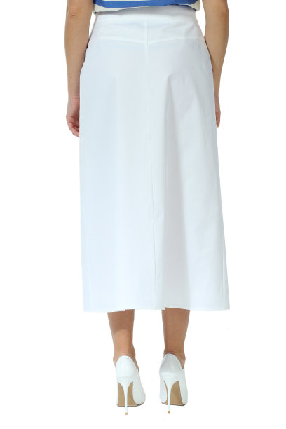 羊毛正式白色长裙与腰带剪近距离照片上的模特图片下载