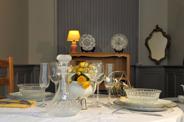 餐桌已摆好图片下载