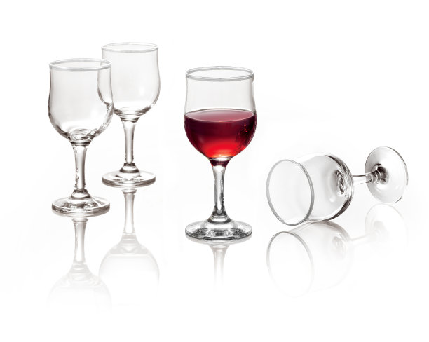 红酒酒杯被白色隔离图片下载