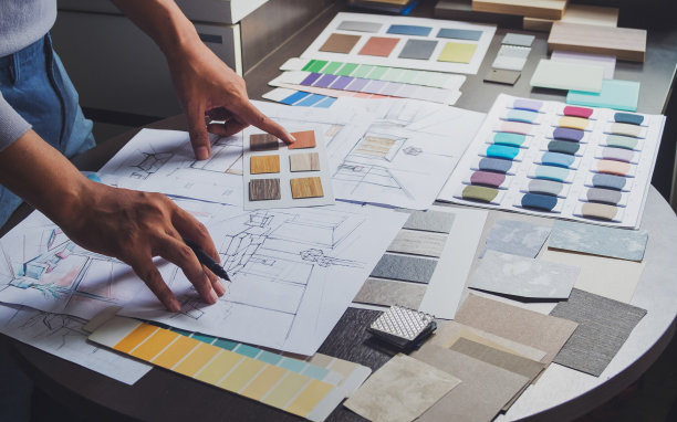 建筑师设计师室内创意工作手绘草图计划蓝图选择材料颜色样品艺术工具设计工作室图片下载