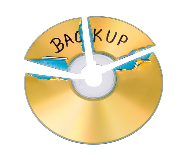 丢弃的破碎的备份光盘。在白色背景上隔离图片下载