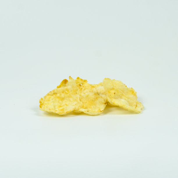 Emping melinjo，孤立在白色背景上图片下载