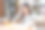 亚洲青年学生穿着休闲服在大学图书馆阅读和做作业图片下载