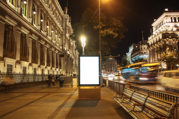 晚上的空白广告牌图片下载