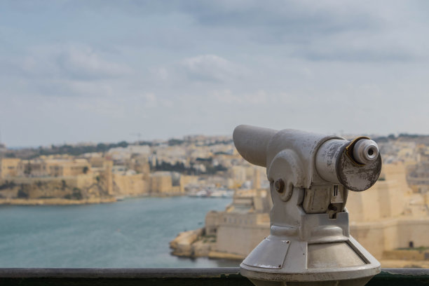 公共望远镜在瓦莱塔寻找马耳他半岛的其他观点图片下载