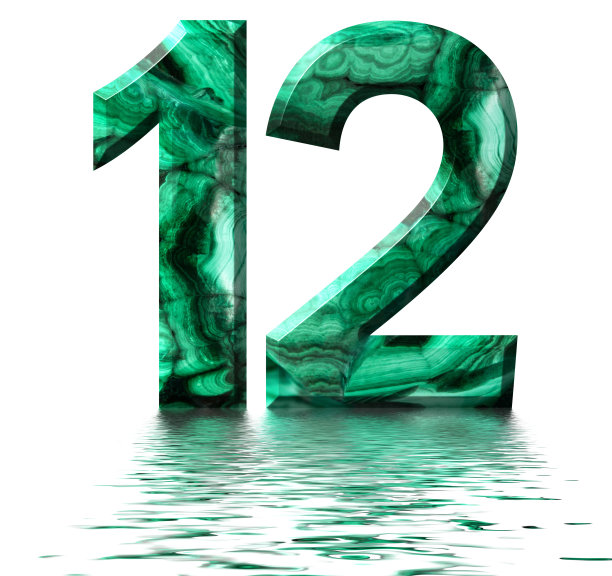 阿拉伯数字12,12，从天然绿色孔雀石，反映在水面上，孤立在白色，3d渲染图片下载