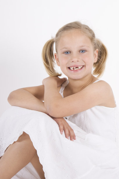 女孩微笑的画像图片下载