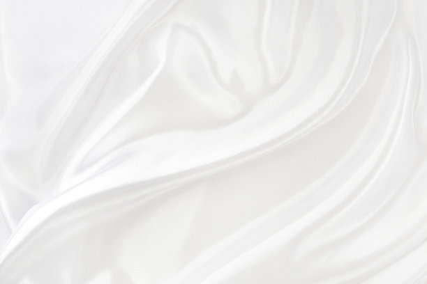 白色灰色的缎子质地，是白色的银白色面料，丝绸的背景与美丽的模糊图案自然。图片下载