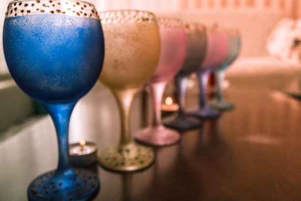 彩色杯子照片图片下载