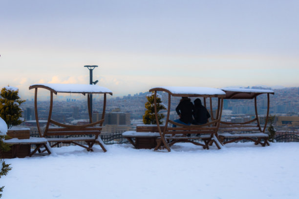 雪人山水黑白色图片下载