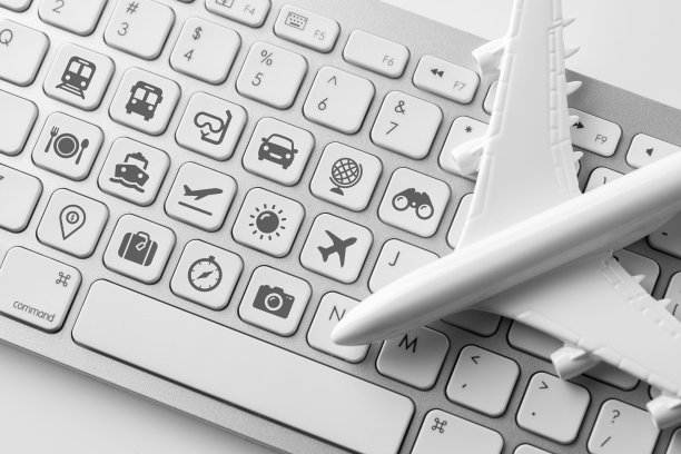 电脑键盘上的旅游图标为在线预订概念图片下载