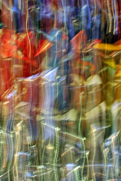 动态模糊拍摄的汽车碰撞雪崩图片下载