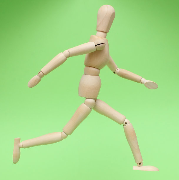 白色背景上的木制假人图片下载