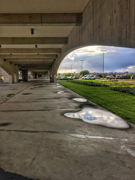 走廊里图片下载