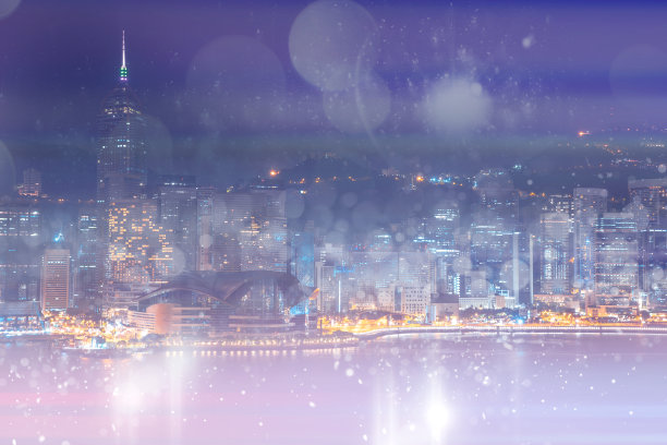 抽象的以城市为背景的彩色圆形散景。双重曝光图片下载