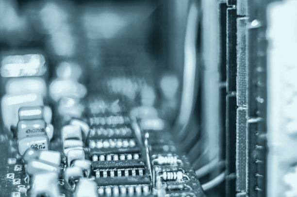 老式电子电路板与无线电部件和芯片，特写，微距照片图片下载