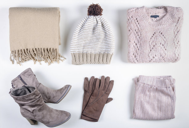 女性服装与个人配饰-冬季图片下载