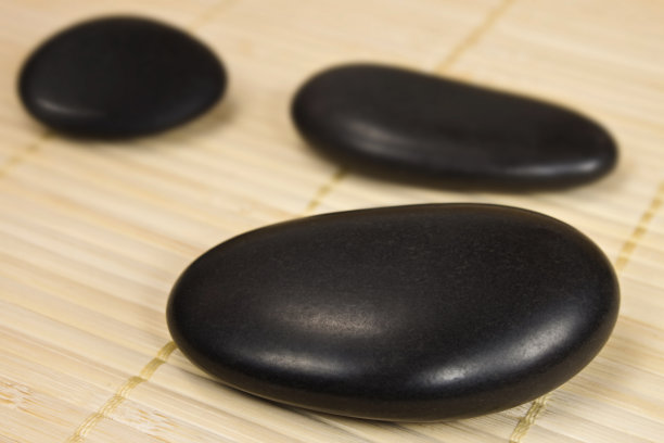 养生黑石竹席为背景图片下载