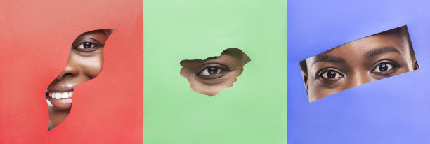 非洲妇女透过彩色纸上的小孔窥视的拼贴画图片下载