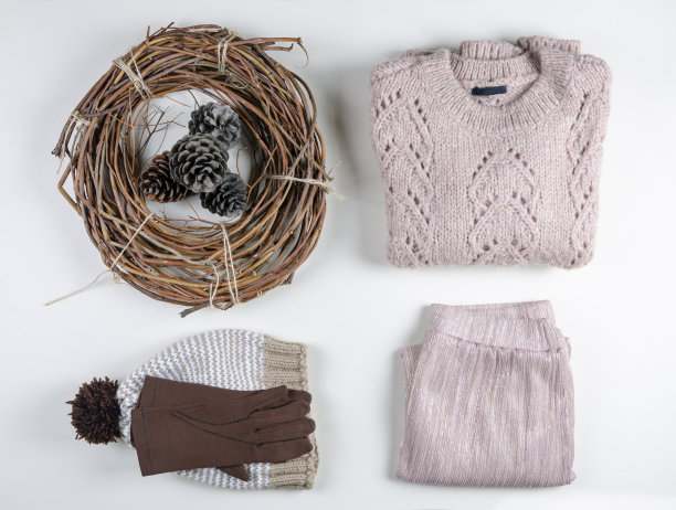 女性服装与个人配饰-冬季图片下载