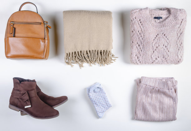 女性服装与个人配饰-冬季图片下载