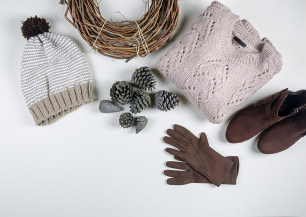 女性服装与个人配饰-冬季图片下载