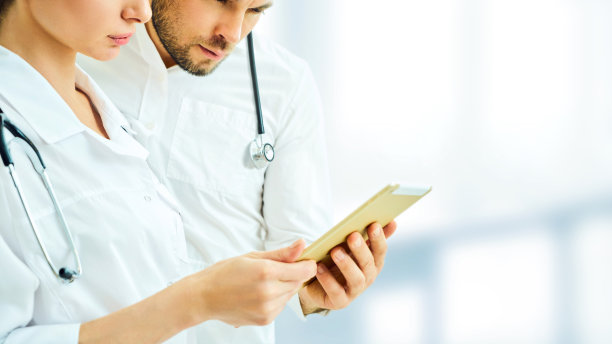 年轻的医生。病史。医生工作的概念图片下载