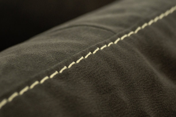 沙发上的接缝特写。图片下载