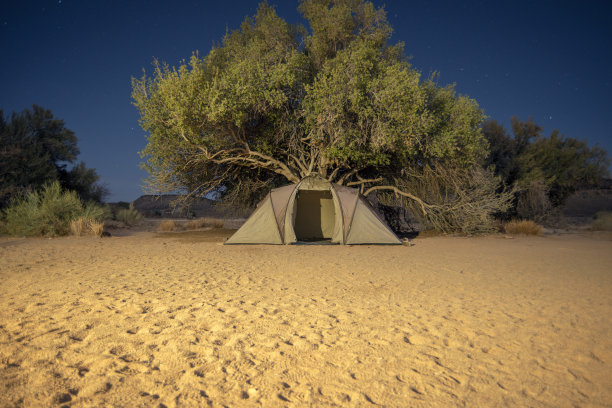 夜晚的帐篷图片下载