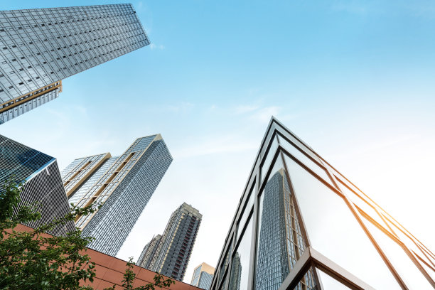 现代城市建筑，中国青岛的摩天大楼图片下载