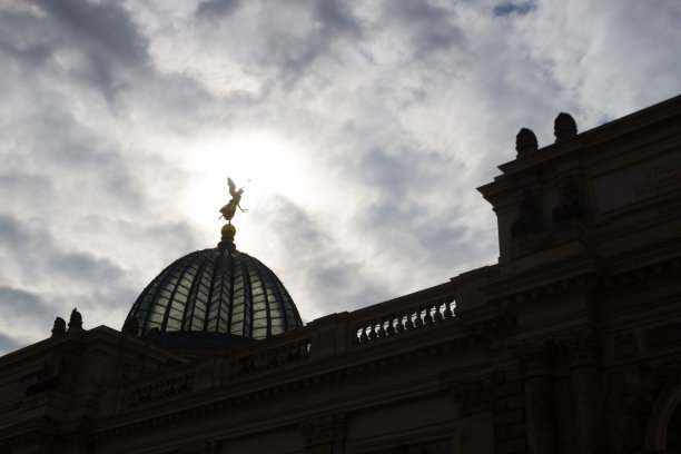 天使在楼顶图片下载