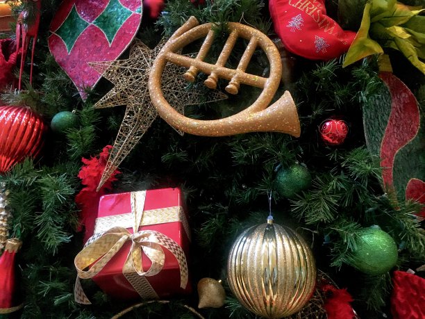 各种圣诞树装饰品图片下载