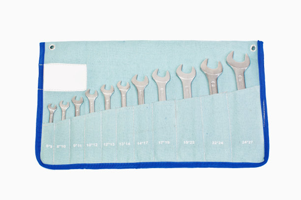 工具箱里的套筒扳手。新打开的工具包。机械工具。汽车修理的概念图片下载