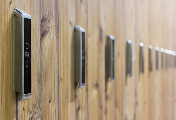 带有电子门锁的个人置物架图片下载