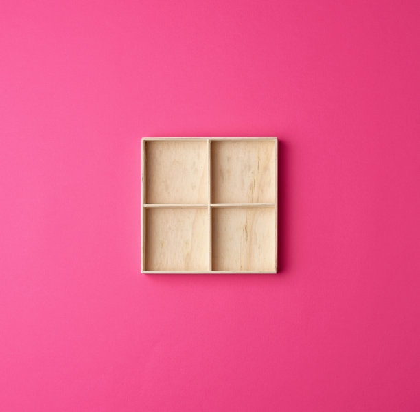 方形木箱分为小储藏单元图片下载