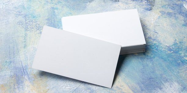 名片空白。模型上的彩色背景。平的。文本复制空间图片下载