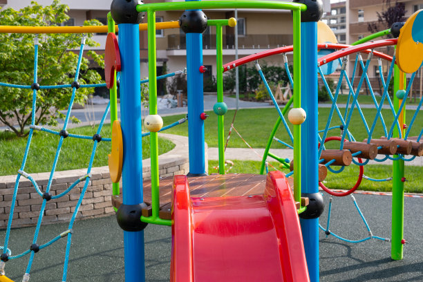 五颜六色的操场图片下载