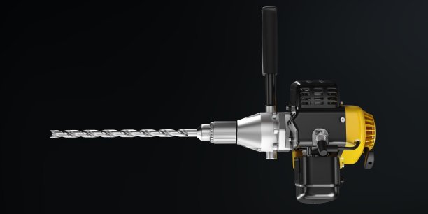 巨大的发动机驱动钻机，大钻头图片下载