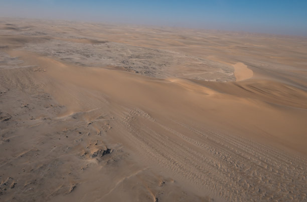 纳米比亚纳米比亚沙漠和斯瓦科普蒙德的鸟瞰图图片下载