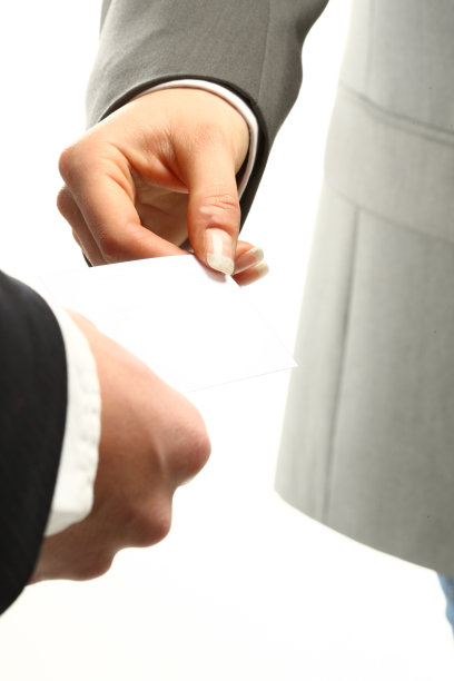 两个商务人士在交换名片图片下载