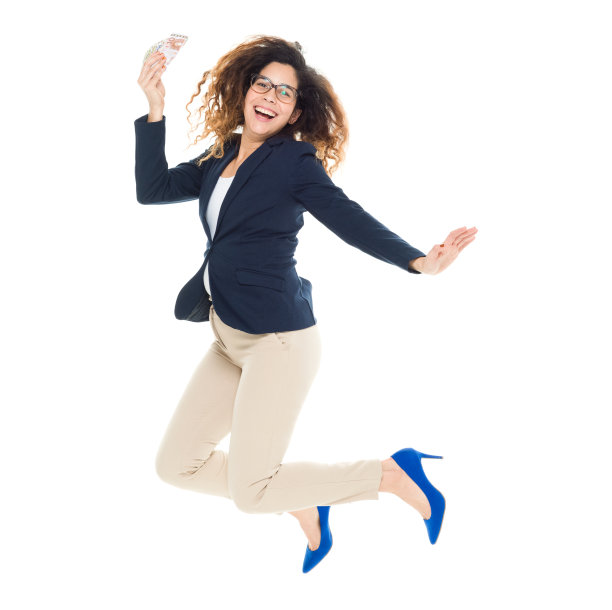 全长/一人/正面视图/看镜头的30-39岁的成年人美丽的卷发拉丁美洲和西班牙族裔/波多黎各族裔女性/年轻女性商人/商人跳跃和庆祝图片下载