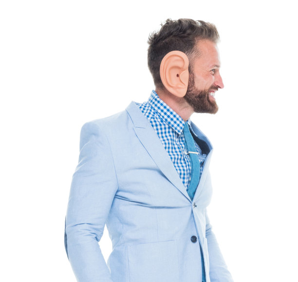 一人/一人/腰部以上/侧视图/侧面视图30-39岁英俊的人棕色头发/有胡子/短发高加索男性/年轻人商人/商人站着和庆祝谁在窃窃私语图片下载