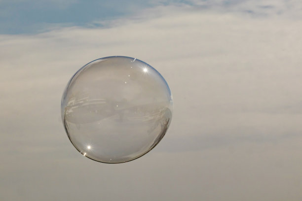 泡沫气球和蓝天图片下载