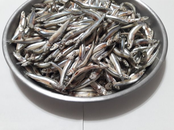 煮熟的小鱼，为亚洲美食增添风味，特写照片图片下载