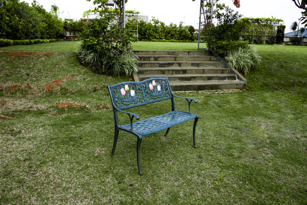 公园的长椅上图片下载