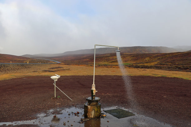 沐浴在冰岛自由的大自然中图片下载