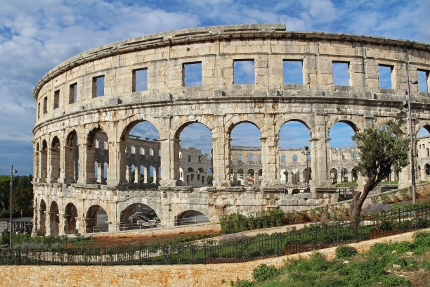 欧洲克罗地亚伊斯特里亚普拉的古罗马圆形剧场。罗马圆形大剧场。竞技场一种类似罗马斗兽场的竞技场著名的旅游目的地。图片下载