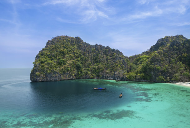 鸟瞰马蹄岛和美丽的珊瑚礁在缅甸浮潜图片下载
