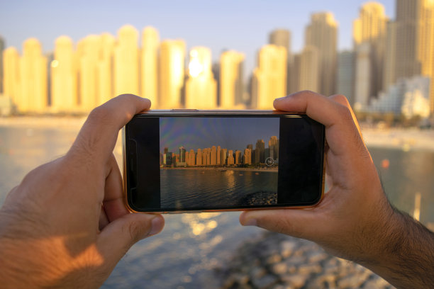 从屏幕上拍摄的海滩照片图片下载