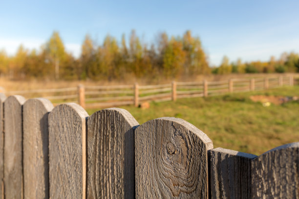 村里有木栅栏图片下载